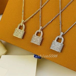 Klassieke ketting met titanium stalen slot Dames gouden zilveren letters Geschenk vriendin bruiloft ingelegd met diamanten Luxe designer sieraden E08100 vervaagt niet geschenken