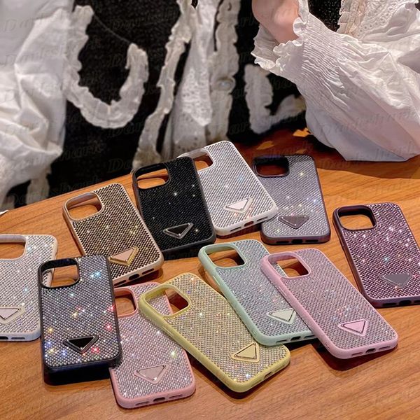 Étui de téléphone triangle classique Glitter Bling Designer pour iPhone 15 14 Plus 13 12 Pro Max 11 Plastique Strass Cristal Décoration arrière Couverture Brillante Shell