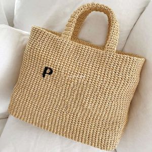 Triangle Paille Raffias grande capacité de plage de plage Fécheur pour femmes sacs de week-end pour hommes craquette crossbody deigner épaule des bacs de mode