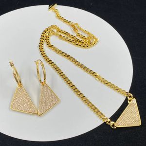 Klassieke driehoekige hanger ketting Designer armband Diamanten oorbellen Gouden kettingen Bungelt oorbel Luxe sieradenset CYG2391220-5