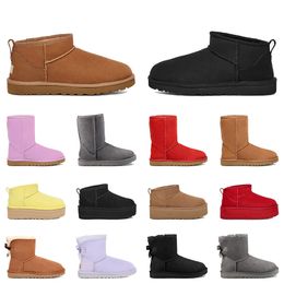 Clásico Ultra Mini Mujer Botas de diseñador Mujer Piel de lujo Slip-On Nieve Invierno Mullido Plataforma corta Bota Zapatos borrosos Castaño Negro Gris Mocasines Tobillo Botines peludos