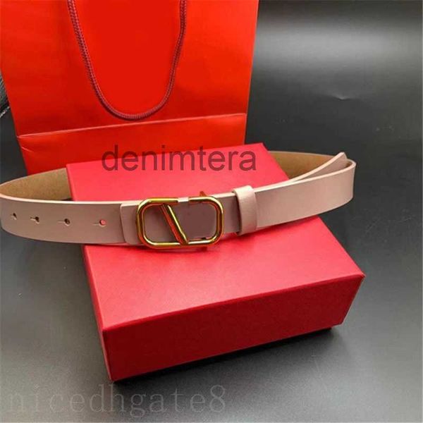 Clásico v Diseñador Cinturones para hombre Color puro Cinturón de lujo Hombres Chapado en oro Letra Hebilla Cinture Fiesta Negocio Tamaño ajustable Cuero Ancho 2.5 cm Ga07 C23 30TS