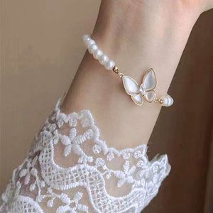 Klassiek van Clover Bracelet Fashion Natural Freshwater Pearl Bracelet Damesvliegen Swallow Butterfly Clover Niche Design High-End Jewellery