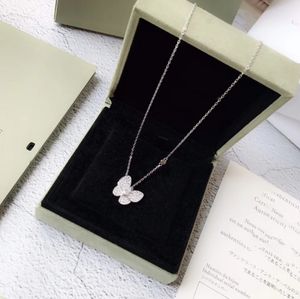 Klassieke Van Vintage Hanger Kettingen Clee Merk Designer Koper Met 18k Verguld Volledig Kristal Witte Vlinder Knoop Charme Choker Box Voor Vrouwen Feestcadeau