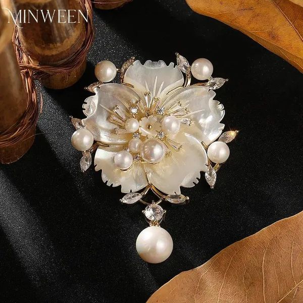 Broche de Rose en coquille naturelle, classique et polyvalente, accessoires de fleur mère, vente en gros, 240315