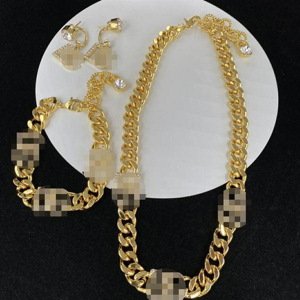Clásico Vogue Diseñado Collar de latón Pulsera Diamante D Pendientes con letras Para mujer Todo fósforo Collares pendientes de perlas Diseñador de moda297O