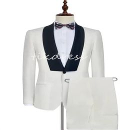 Tuxedos de mariage blanc classiques Col de couteau noir à un bouton combinaisons de mariage ajustées deux pièces en satin blazer beau combinaison de bus pour hommes slim 2024