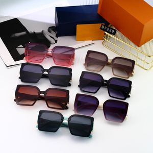 Lunettes de soleil de créateur de mode classiques pour les hommes Femmes Luxury PC SUN VERRES SUN ADUMBRAU