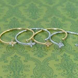 Bracelet de créateur large classique Bracelet de manche de luxe de luxe pour femmes et hommes Bracelet de bijoux en acier en titane de haute qualité