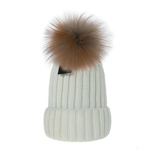 Classique Hiver Fluff Balls Bonnets Hommes Femmes Fourrure De Raton Laveur Designer Bonnet Tricoté avec Ornements Sports De Plein Air Casual Pompons Skull Caps pour Unisexe