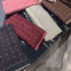 Bufandas de lujo de bufanda de lujo clásica de invierno Bufandas de diseñador para hombres y mujeres Nieve Mantenga cálida bufanda Smooth Showls Letter Tassels Sciarpa Wool Ecarpe Luxe