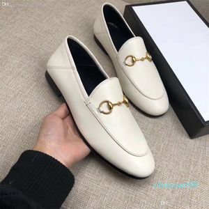 Chaussures de robes de créateurs plates classiques 100% authentique Cowhe Metal Buckle Lawle Lette en cuir Mules Casual Princetown Men Plance 88