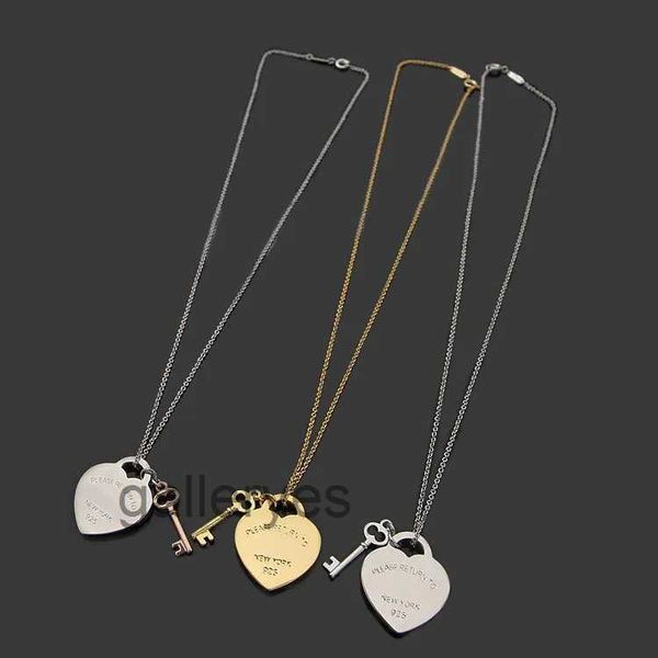 Collier pendentif coeur classique pour femme, bijoux de créateur, boîte de marque en or/argent/rose disponible comme cadeau de mariage et de Noël. 06XT 06XT