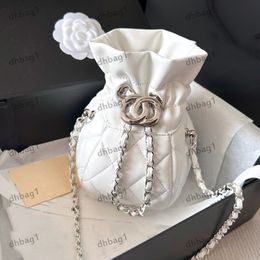 Classic Womens Bucket Bag Sweet Princess Vase Bag Cuero Diamante ajustable C hebilla Matelasse cadena crossbody Bolsas Maleta Estuche de maquillaje Bolsas para llaves 18X20CM