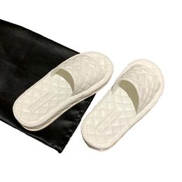 Klassieke damesketen Slippers Echte lederen sandalen Flip Flop Designer 5a Kwaliteit Mules mode strandschoenen retro loafers luxe ontwerpers dames zomerrubber