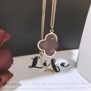 Klassieke damesontwerp ketting faux leer 18k goud vergulde roestvrijstalen kettingen choker kettingbrief hanger bruiloft sieraden x160