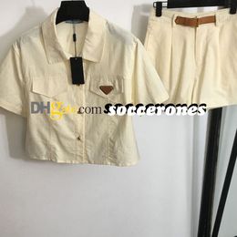 Klassieke blouses passen unieke designer lederen driehoek riem korte broek pak sexy student bijgesneden shirts pak