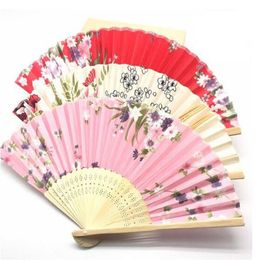 Klassieke Chinese Stijl Stof Fan Zijde Vouwen Bamboe Hand Held Fans Bruiloft Verjaardagsfeestje Gunsten Gifts2637