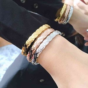 Bracelet d'écrasement classique large conception étroite sans pierre bracelet de manchette couleur or jaune pour femmes bijoux 210408