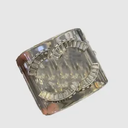 Klassieke ontwerper Bracelet Geplaatste zilveren metalen kristal Moissanietarmband voor vrouw acryl transparante retro modieuze bangle gratis verzending Zh215 C4