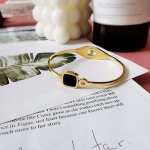 Classique Designer Bijoux Mode Net Rouge Personnalité Titane Acier Placage Or Rose 18 Carats Avec Diamants Bracelet Dames Ins Coréen Simple Bracelet Cadeau