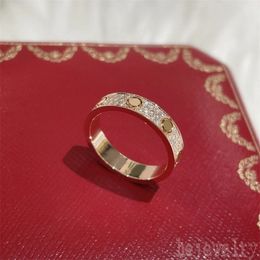 Klassieke ontwerper Luxe schroefmannen Ring Love Two Rows of Diamond Inlay Anniversary Letter Promise Paren Modern Womens Engagement Rings ZB019 E23