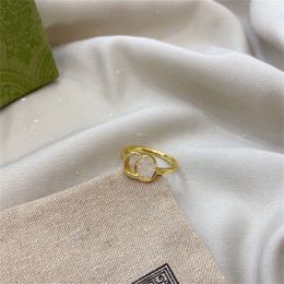 Anillos de oro chapados clásicos nuevos anillos de moda para hombre diseñador joya de joyas anillo de bodas cartas de boda pareja regalo de alta calidad artículos de envío gratis zl171 f4