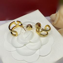 Klassieke populaire en modieuze brief oorbellen, eenvoudige en luxueuze, veelzijdige oorbellen van gouden dames, geschikt voor meerdere keren