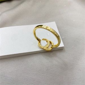 Anneaux classiques pour hommes anneau de designer pour femmes rétro simple fiançailles simples lettres métalliques plaquées d'anniversaire de vacances cadeaux populaires zl171 f4