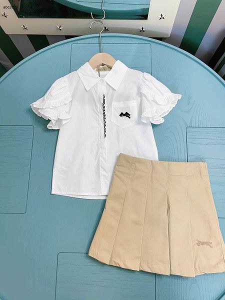 Classics Baby Tracksuit Girls Summer Summer Kids Designer Clothes Taille 100-160 cm Shirt à manches en dentelle pliée et jupe de couleur kaki 24april