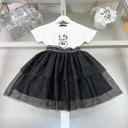 Klassiekers baby tracksuits Summer Girls T-shirt pak kinderontwerper kleding maat 110-160 cm t-shirt en zwarte multi-layer kanten rok 24april