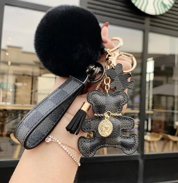 Classics Bear Keynchain Femmes Pompom Car clés Prendants décoratifs Accessoires Girls Filles de haute qualité Tiède de trousque en trois pièces Metal Budle Ring Dochever