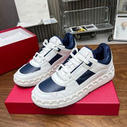 Classics Designer Chaussures de sport Femmes Hommes Sports Skate Chaussures De Luxe Valentinosneakers Running Femme Véritable Baskets En Cuir 54