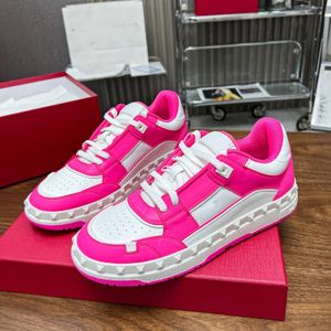 Zapatos atléticos de diseñador clásicos para mujer y hombre, zapatos deportivos de skate, zapatillas de lujo Valentinosneakers para correr, zapatillas de deporte de cuero genuino para mujer 3382