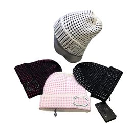 Clásicos Diseñador Marca Doble Letra Piña Raya Bordado Gorro Cráneo Gorras Lujo Unisex Otoño Invierno 10 Colores Lana Sombreros de punto Mantener caliente Sombrero