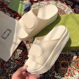 Klassiekers designer pantoffel dames trend hoge hak pantoufle sliders zomer indoor massage dikke bodem pantoffels outdoor antislip platte strandschoenen sandalen met doos