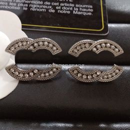 Clásicos Diseñador Studs Perla Diamante Pendientes Eardrop Marca Carta Stud High-end 925 Silver Pendiente Moda Mujer Joyería de boda Regalo de cumpleaños