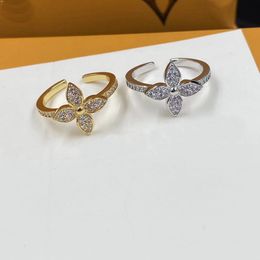 Classics Diamonds v Lettre Fleurs Open Anneaux de Noël pour hommes et femmes Brand de créateur de bijoux luxueux Cadeaux de Noël de vacances avec boîte HLR3 --01