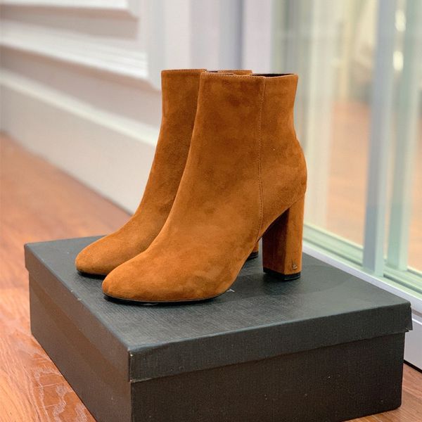 Classiques bottes pour femmes à la mode et exquises talons hauts et cuir véritable mode extérieure bottes courtes à talons hauts avec boîte