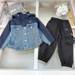 Classics Kids Coat Set Boys Tracksuits Taille 100-160 cm Deux pièces Baby Denim Splicing Design Jacket and Pocket Work Pantal