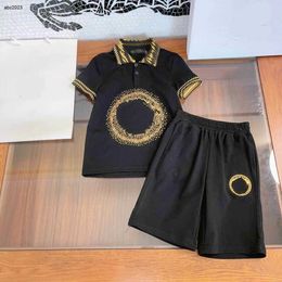 Clásicos ropa de diseñador para niños chándales para bebés traje de verano Tamaño 110-160 CM Patrón tejido con lentejuelas doradas Camisa POLO y pantalones cortos 24Mar