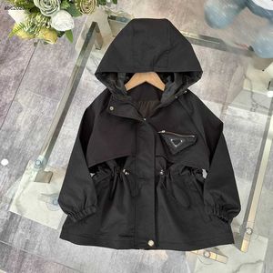 Classics Kids Designer Vêtements Baby Tench Coats Geometric Pocket Child Veste Taille de la veste 110-160 cm Girl Hooded Boy Windbreaker 24MA