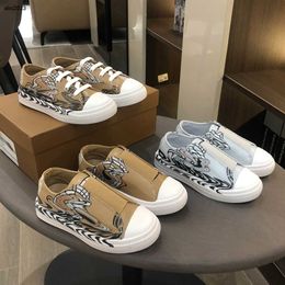 Classics Kids Shoes Designer Baby Sneakers Tamaño 26-35 Protección de caja Patrón de cara Patrón impreso Niños Niños casuales 24mar