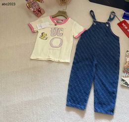Classics Kids Camiseta Suits Baby Track Swone 100-140 cm Summer de dos piezas Camiseta de niñas y pantalones de mezclilla de mezclilla 24mar