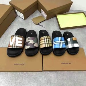 Pantoufle d'impression tartan Mule Slide Classics Luxe Designer Chaussures décontractées en plein air Voyage Caoutchouc Été Femmes Hommes Beach Sliders Noir Vintage Plat Piscine Sandale Cadeau