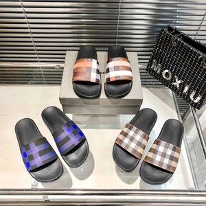 2024 Nouveaux Sliders Designer de luxe Sandale Chaussures d'été Sandale de plage Marche Mule Hommes Femmes Pantoufle Extérieur Casual Chaussure Voyage Talon Plat Mocassin Caoutchouc Slide Cadeau avec boîte