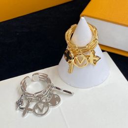 Classics V Letter Diamonds Flores Tallando anillos abiertos de la pareja de hombres y mujeres Marca de diseñador de ring de lujo suministro de naves de Navidad con caja