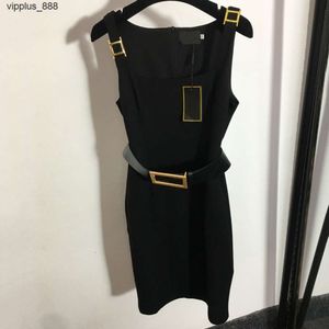 Stijlvolle riem mouwloze jurken gouden knop rokken vrouwen zwarte casual jurk sexy vest ontwerper lange rok