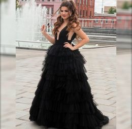 Classy Long Black Black Tule V-Neck Prom Dresses A-Line mouwloze gelaagde Sweep Train Zipper Back Prom-jurken voor vrouwen