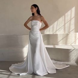 Vestidos de novia de satén con satén sin tirantes con clase